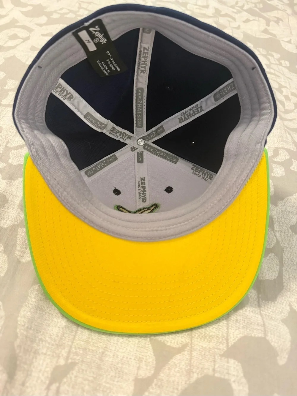 🍌⚾ NWT! Savannah Bananas Zephyr Stretch Fitted Baseball Hat – Size Medium